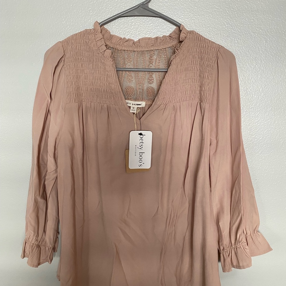 Blu Pepper Blush Pink/Bege Long Bell Sleeve Blouse Size Medium New with Tags